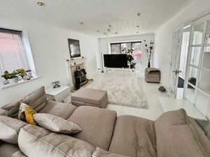 Lounge- click for photo gallery